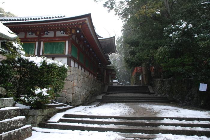 石上神宮の雪景色