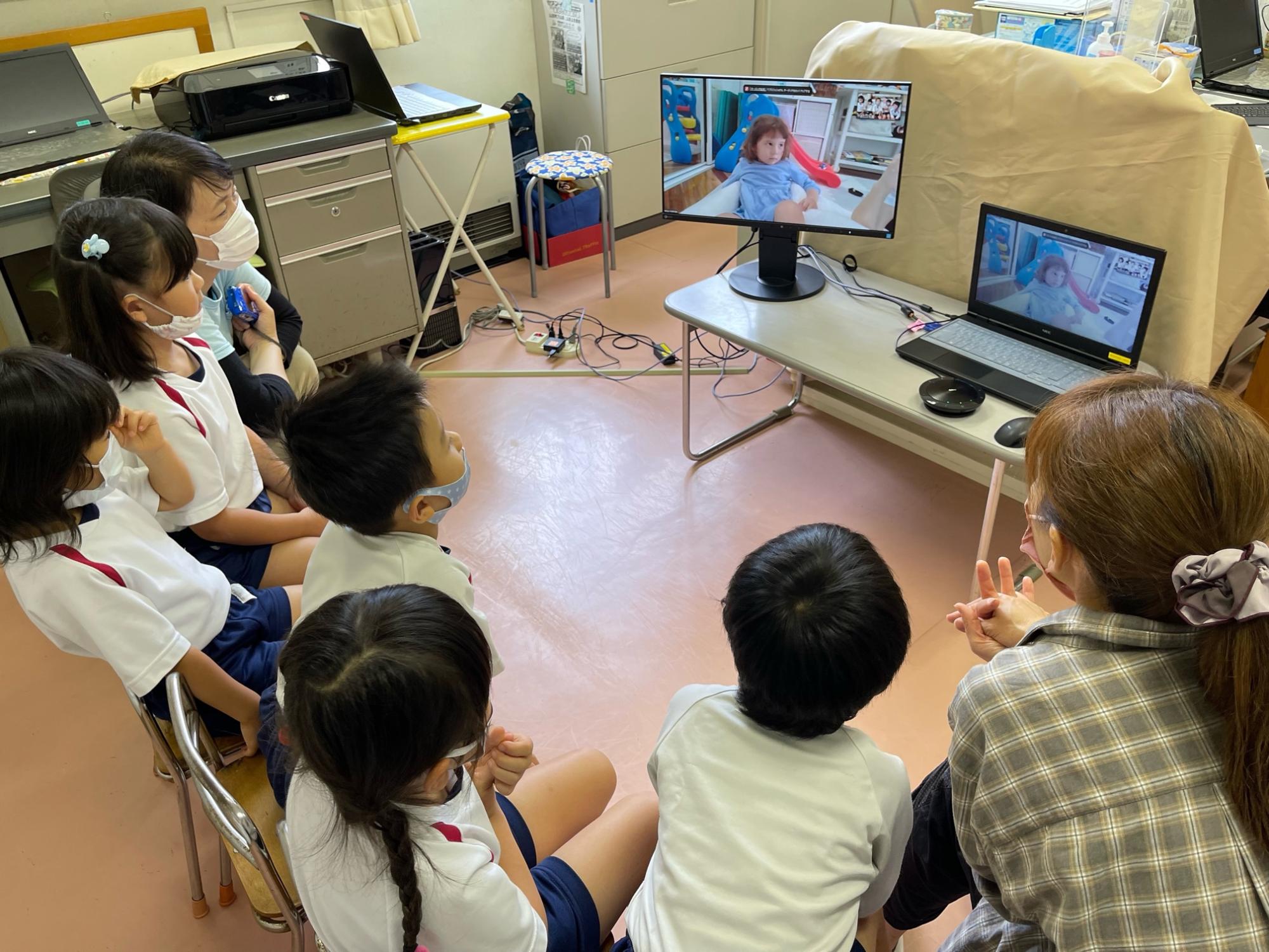 オーストラリアでの様子を聞く子どもたち