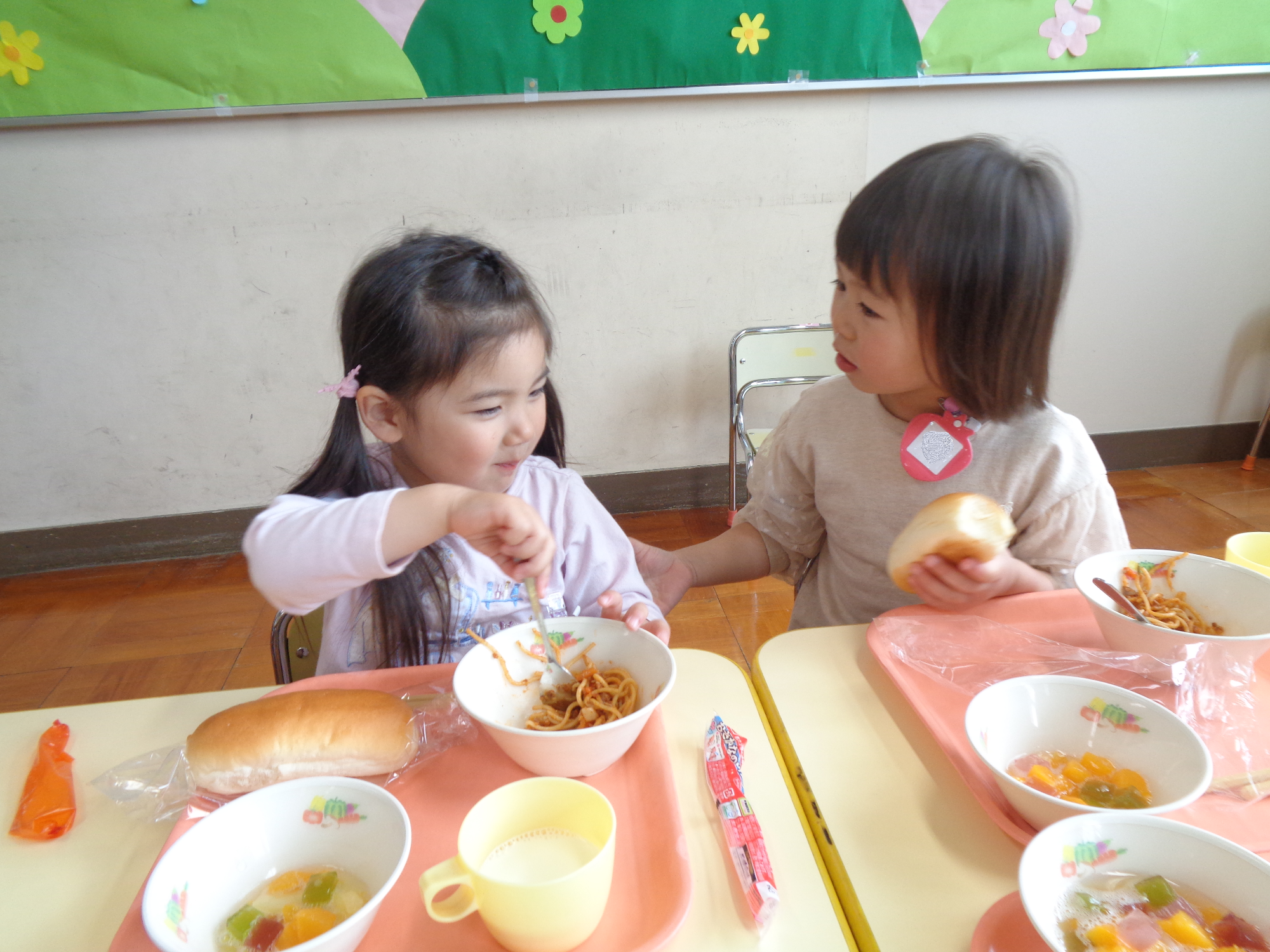 給食が始まりました2
