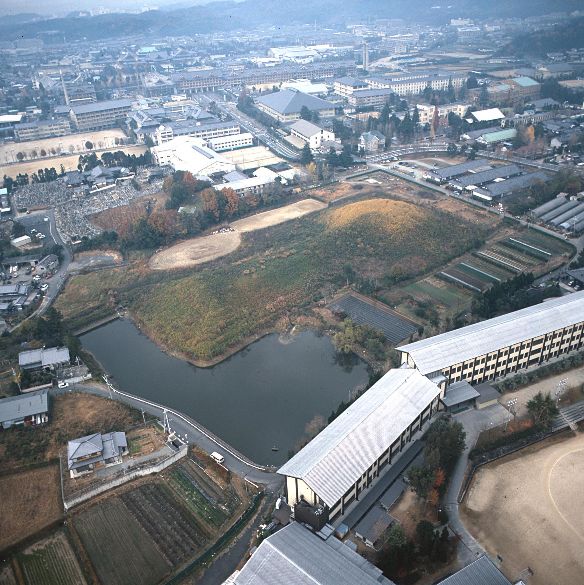 空から見た西山古墳