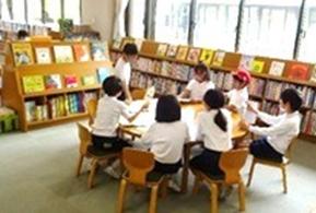 図書館見学の写真1枚目