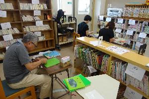 柳本小学校図書室整備の写真