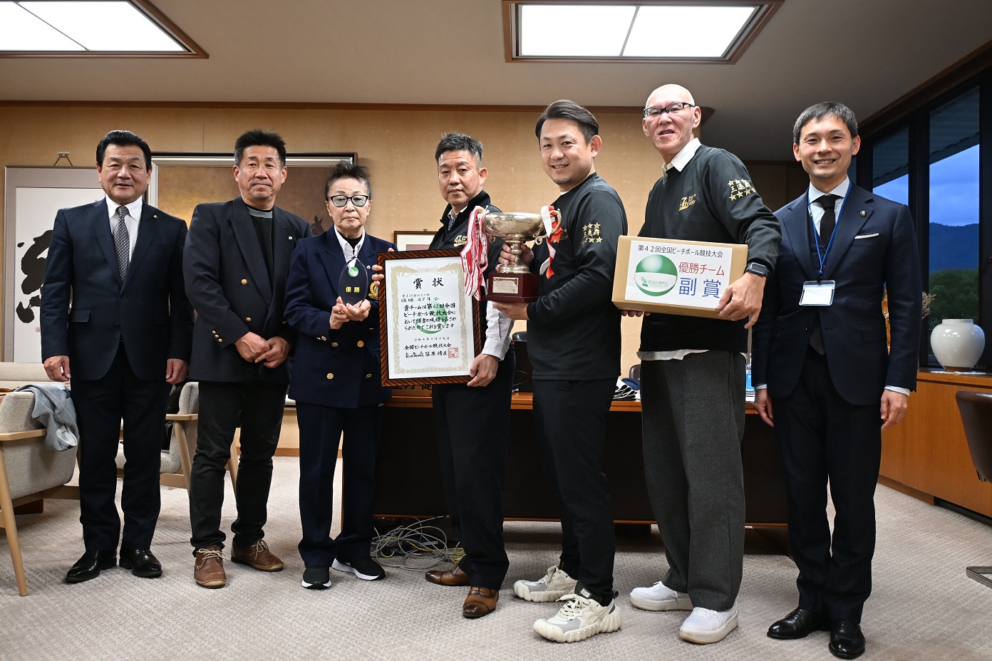 ビーチボール表敬集合写真