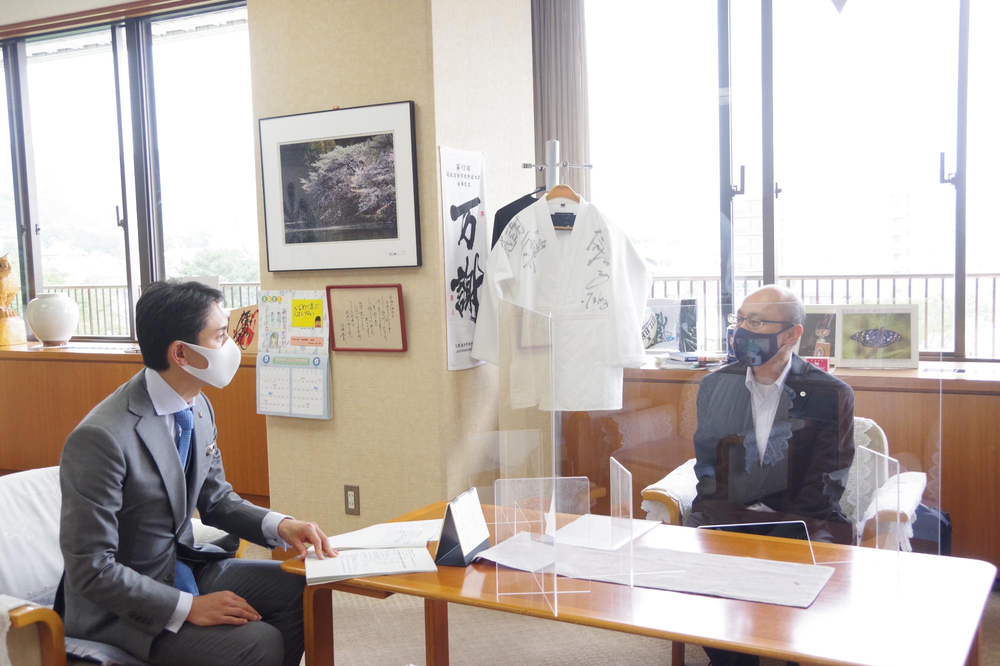 審議会会長から市長への答申2